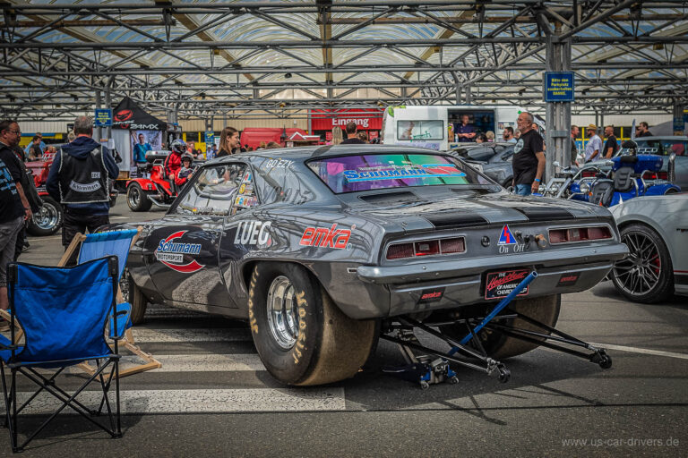 Camaro mit Dragster-Umbau und Wheelie-Bar