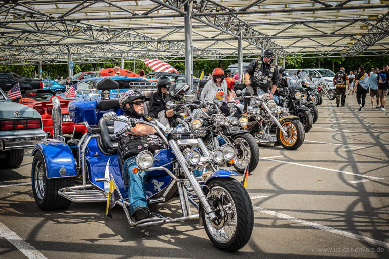 Trikes und Motorräder in einer Reihe