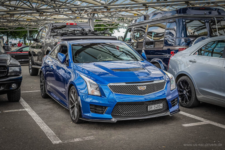 Blauer Cadillac ATS-V