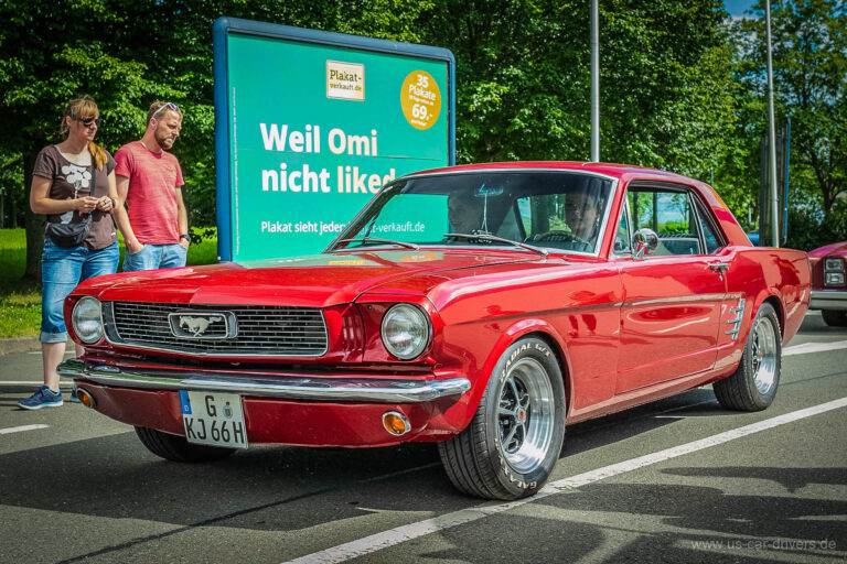 Roter Ford Mustang aus den Sechzigern