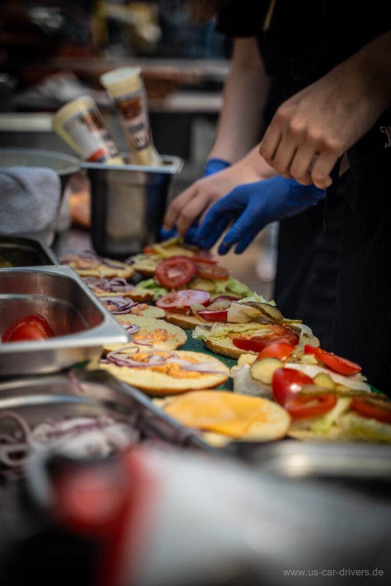 Burger werden zubereitet